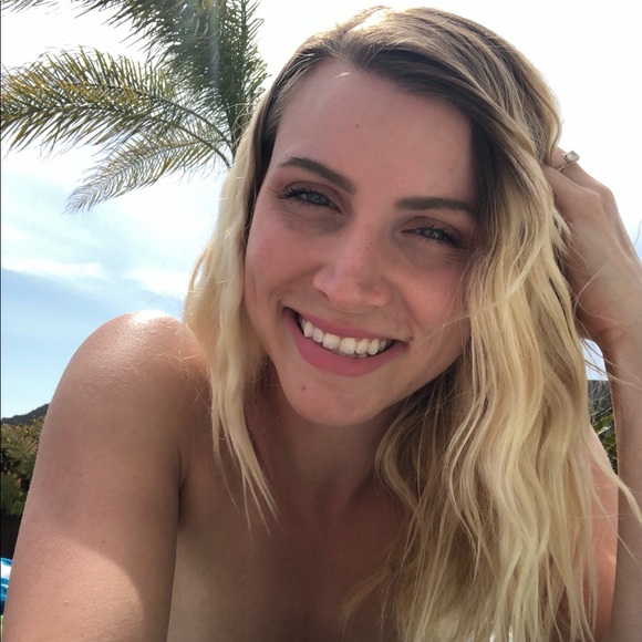 Meet your Posher, Leanna - Picture 2 of 2